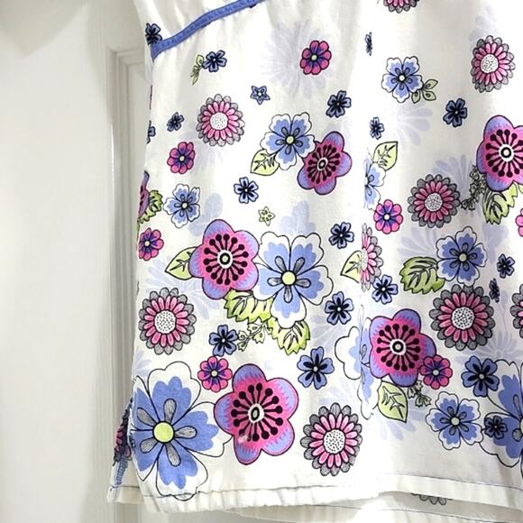 Floral Short Sleeve Top - White and Blue - Picture 4 of 10